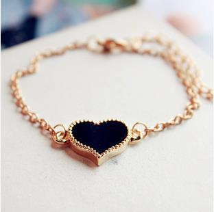 Heart-shaped bracelet