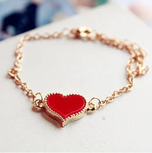 Heart-shaped bracelet